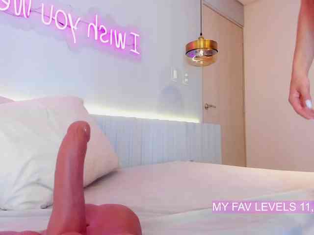 Модель: AylaMonroe
