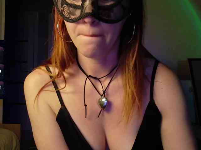 SheisArt webcam
