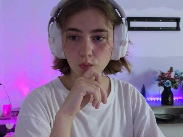 KUQOSA's BongaCams show and profile