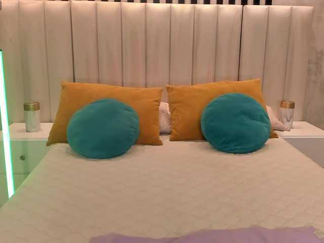 AmbarJames's BongaCams show and profile