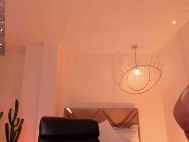 AmbarJames webcam