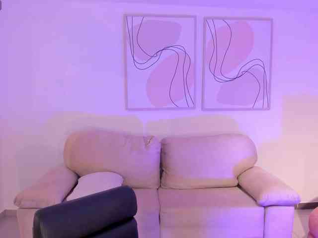 AmbarJames webcam