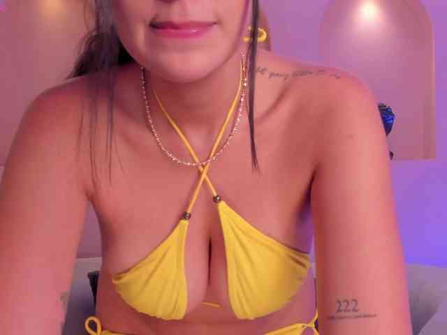 AmbarJames webcam