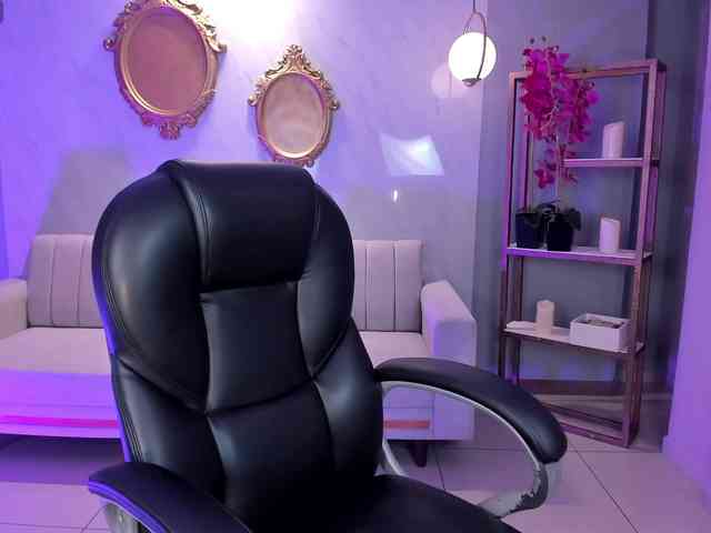 AmbarJames webcam