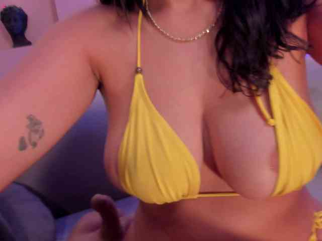 AmbarJames webcam