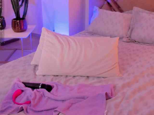AmbarJames webcam