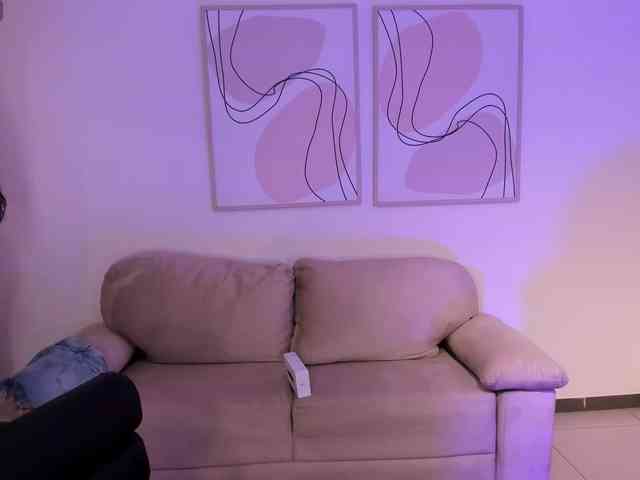 AmbarJames webcam
