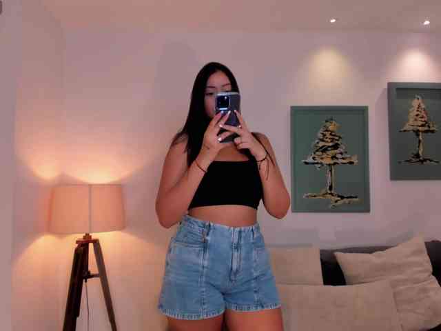 AmbarJames webcam