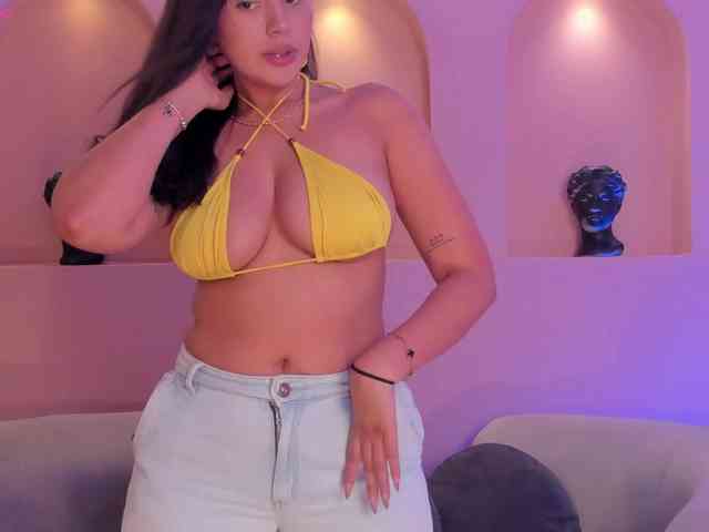 AmbarJames webcam