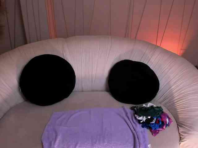 AmbarJames webcam