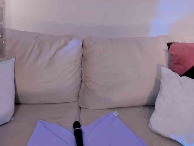 AmbarJames webcam