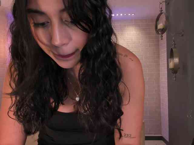 AmbarJames webcam