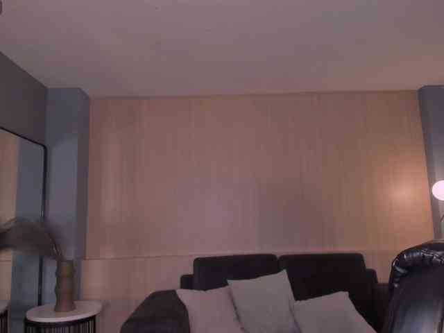 ElizabethDoll webcam