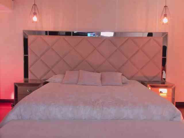 SophieHouston webcam