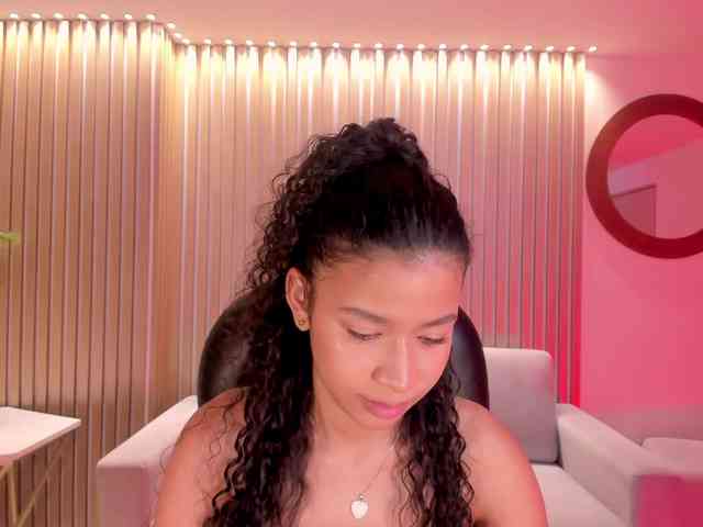 SophieHouston webcam