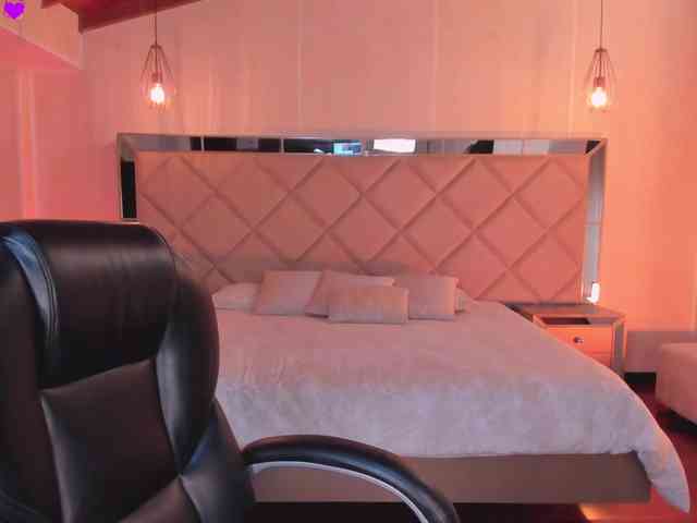 SophieHouston webcam