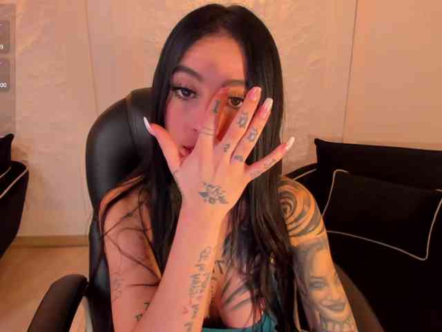 MilaLawrence webcam