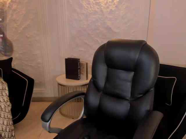MilaLawrence webcam
