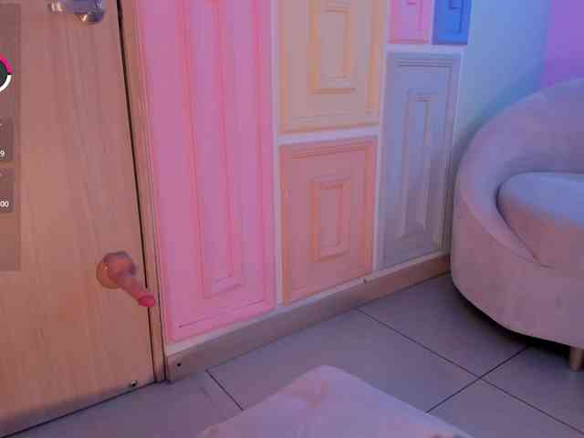 MilaLawrence webcam