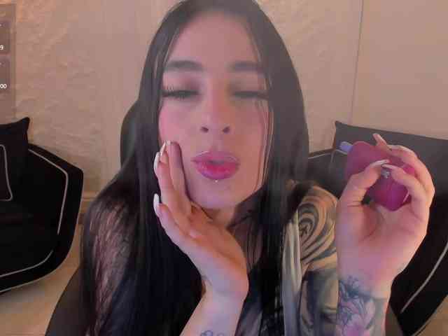 MilaLawrence webcam