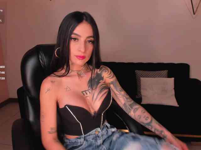 chatroom MilaLawrence