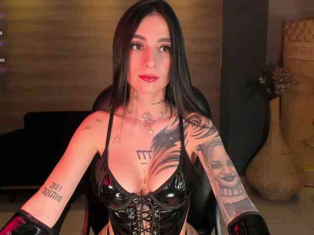 MilaLawrence webcam