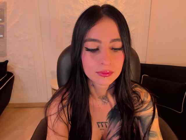 MilaLawrence webcam