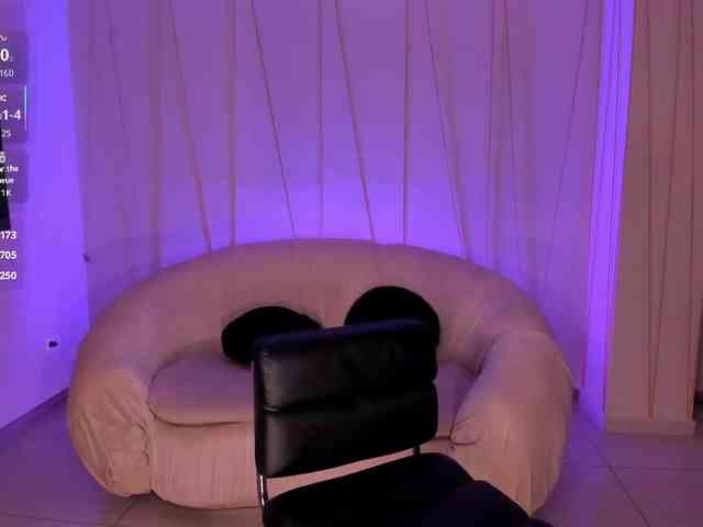 MilaLawrence webcam