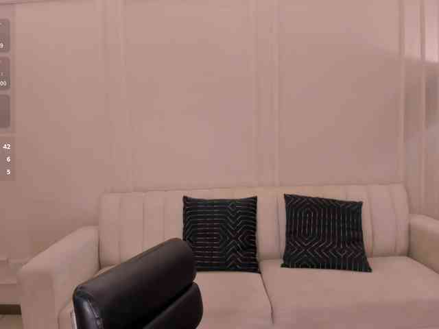MilaLawrence webcam