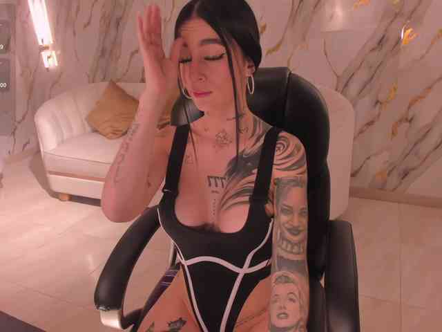 MilaLawrence webcam