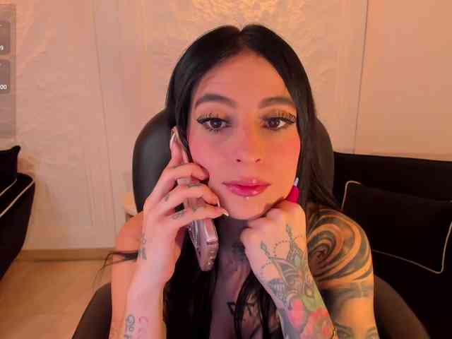 MilaLawrence webcam