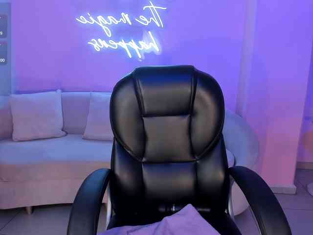 MilaLawrence webcam