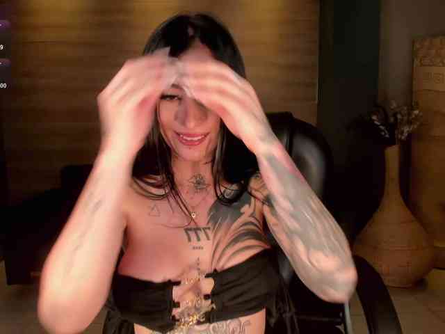 MilaLawrence webcam
