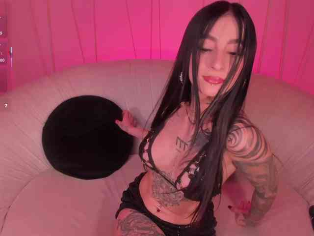 MilaLawrence webcam