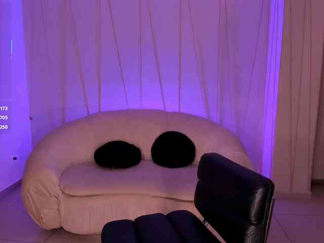 MilaLawrence webcam