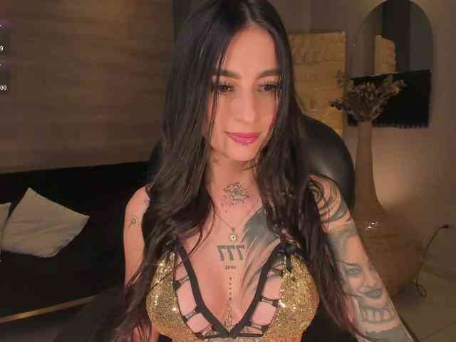 MilaLawrence webcam