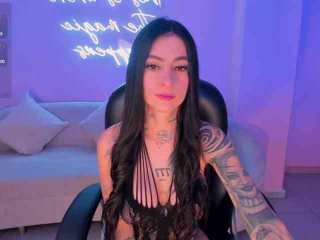 MilaLawrence webcam