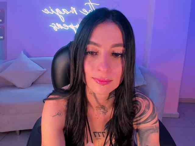 MilaLawrence webcam