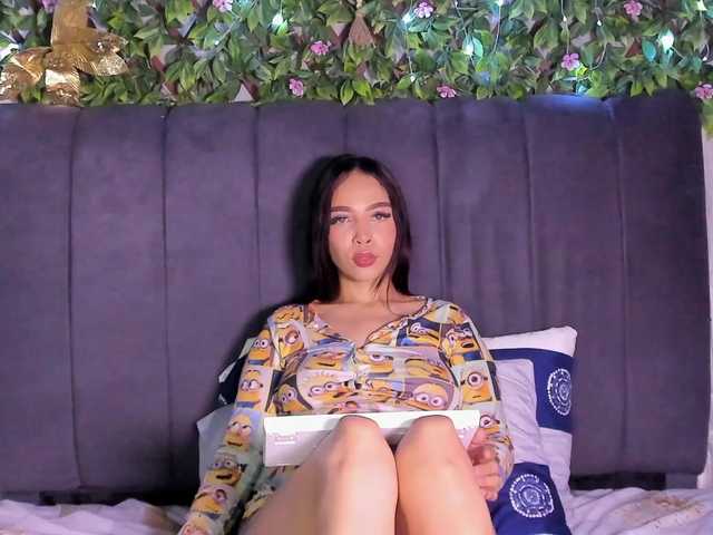 evelin-33's BongaCams show and profile