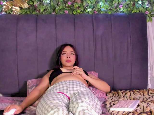 evelin-33's BongaCams show and profile