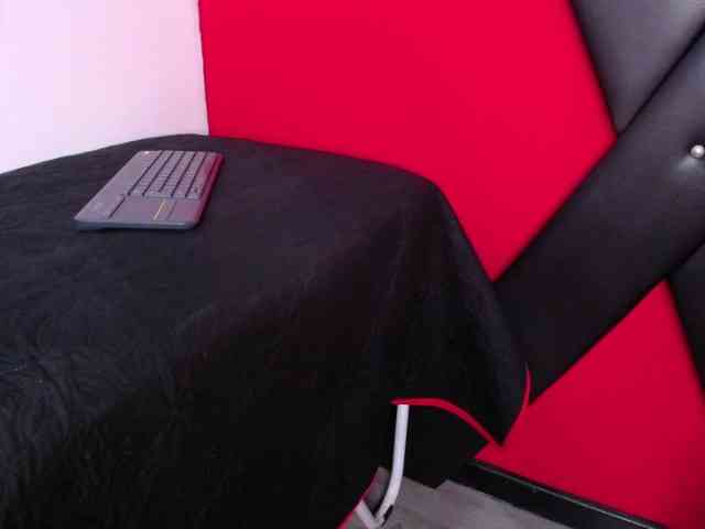 LolaVecassalt webcam