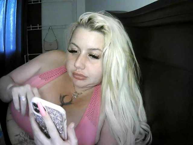TiaDollDotCom webcam