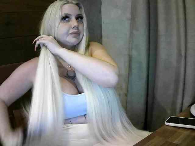 TiaDollDotCom webcam