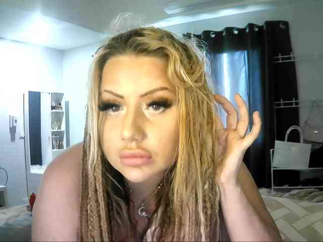 TiaDollDotCom webcam
