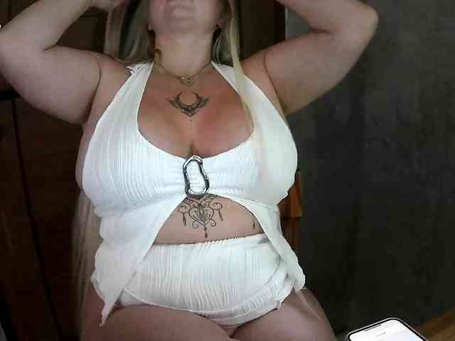 TiaDollDotCom webcam