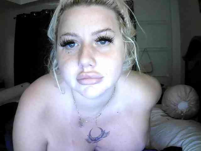 TiaDollDotCom webcam