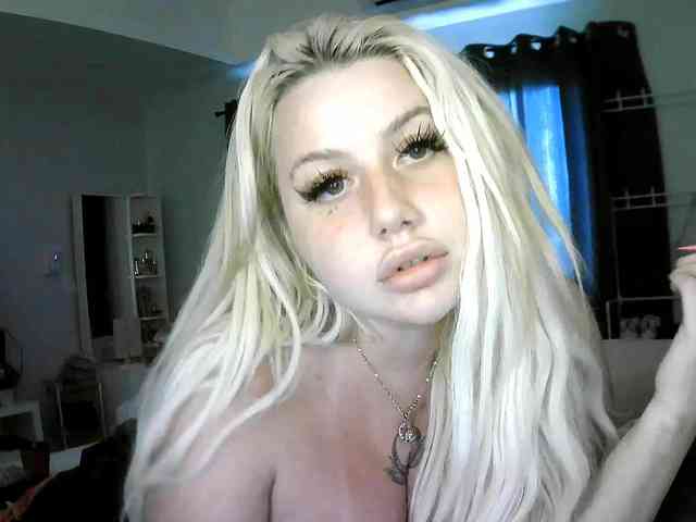 TiaDollDotCom webcam