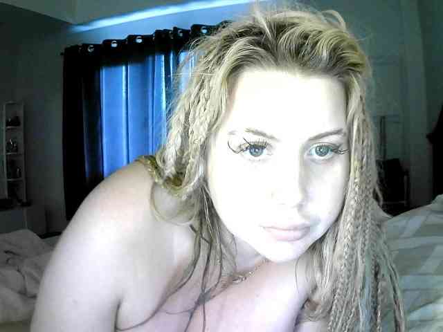 TiaDollDotCom webcam