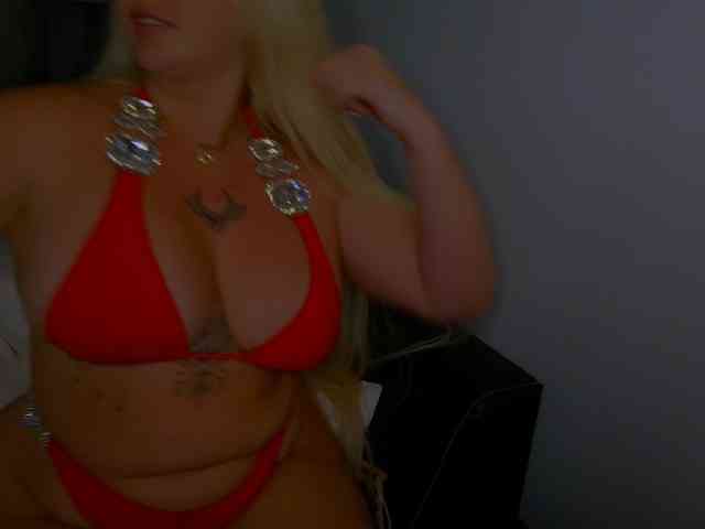 TiaDollDotCom webcam