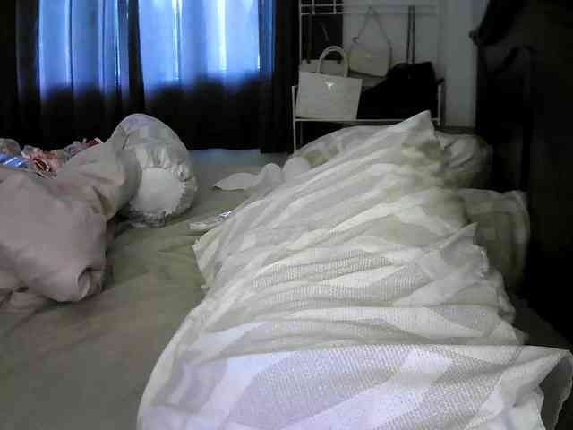 TiaDollDotCom webcam